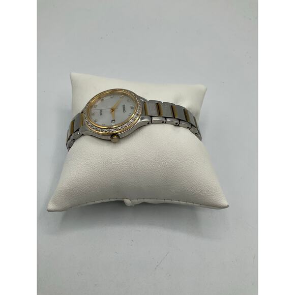 Seiko Solar Women White Mother of Pearl Dial 10ATM, 8mm Watch, Sz 6” - Picture 4 of 9